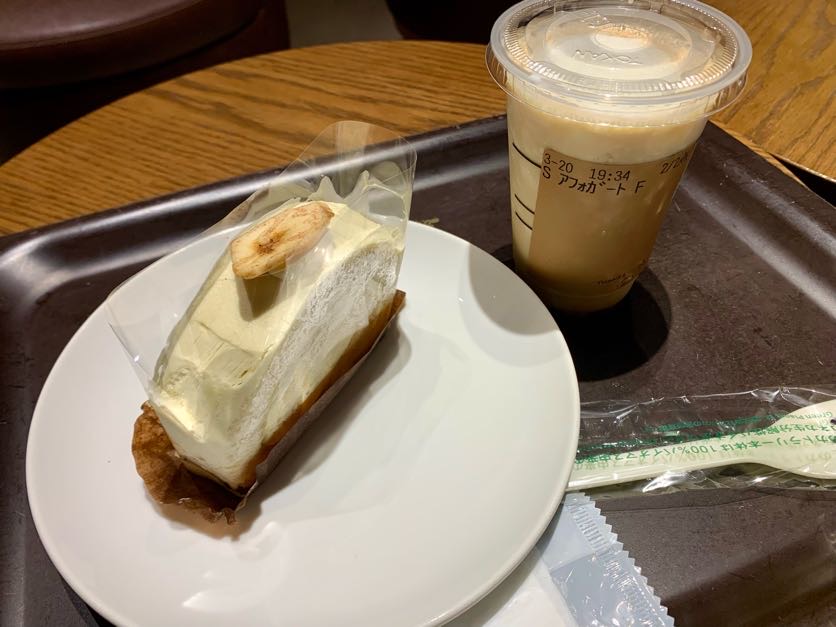 スタバ　ケーキとドリンク