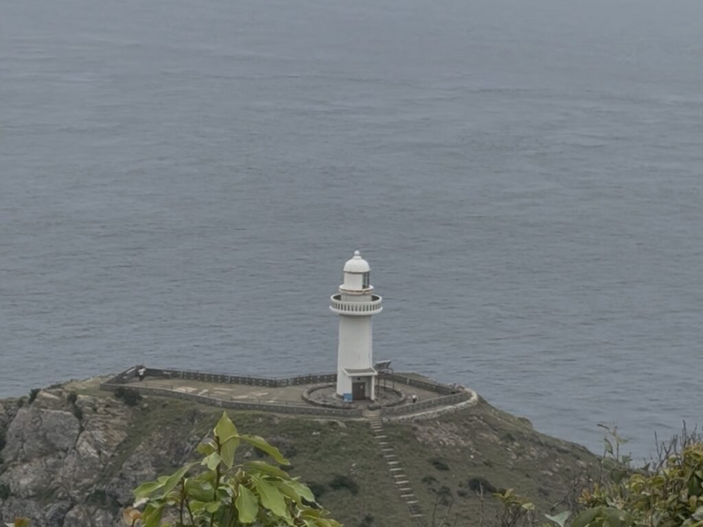 大瀬崎灯台アップ