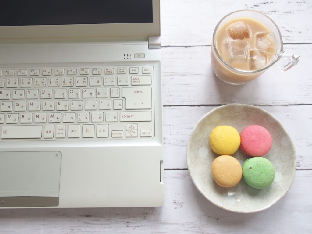 会社で特にお菓子を食べてしまう理由